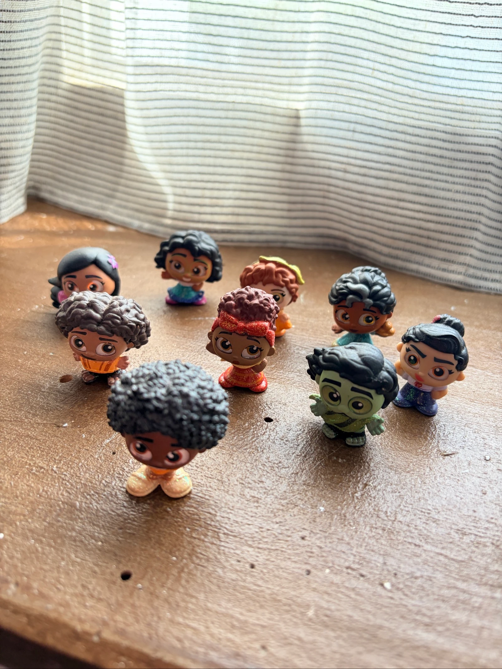 Lot de 9 mini figurines Disney – Encanto  – photo 2